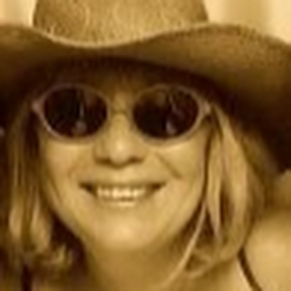 Meet your Posher, Felicia - Picture 1 of 1